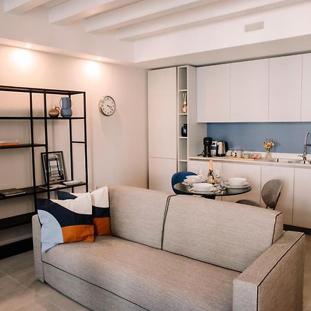 Elegant Beige Apartment - 5 Minutes From The Lake Como Eksteriør billede