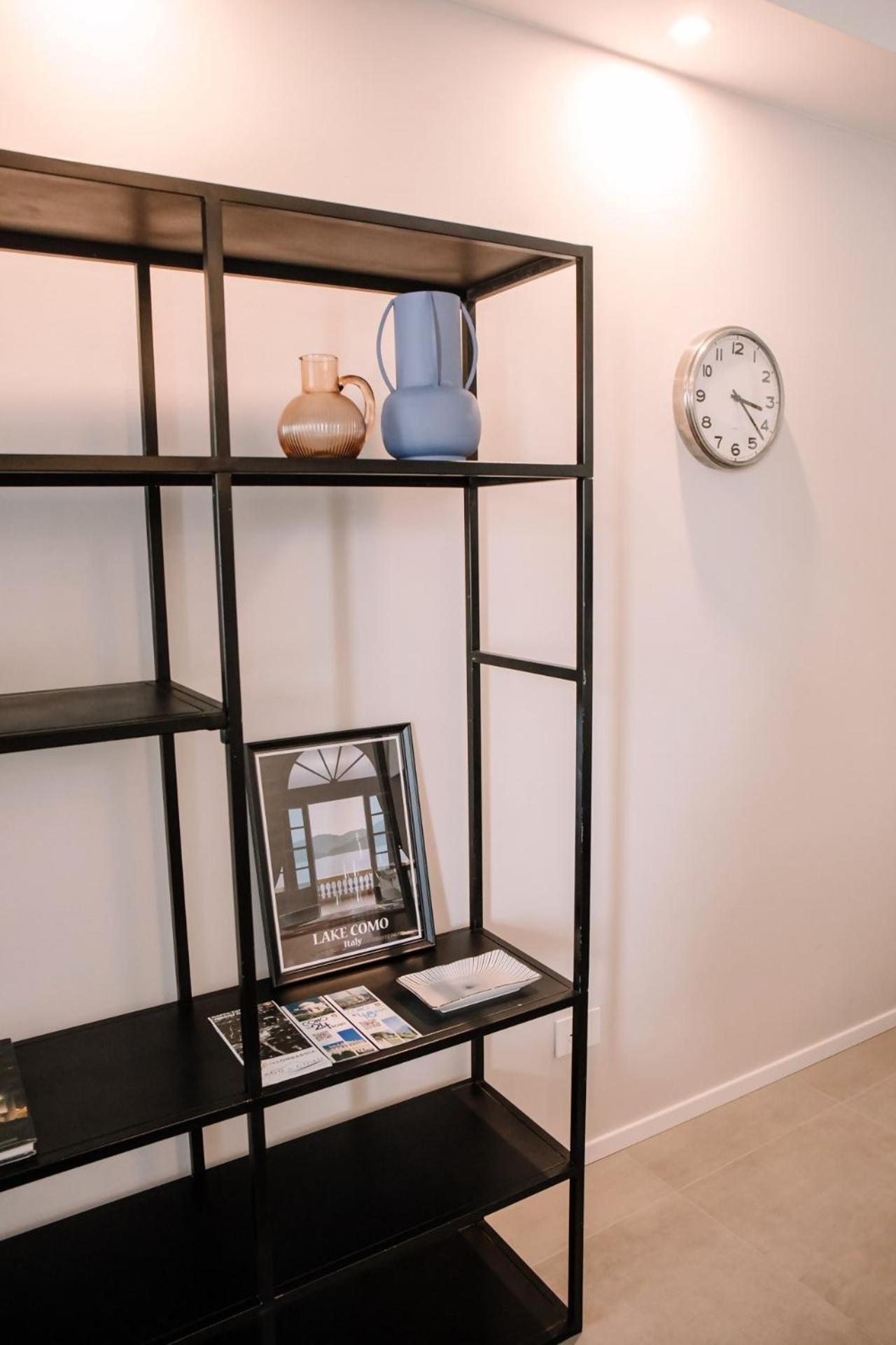 Elegant Beige Apartment - 5 Minutes From The Lake Como Eksteriør billede