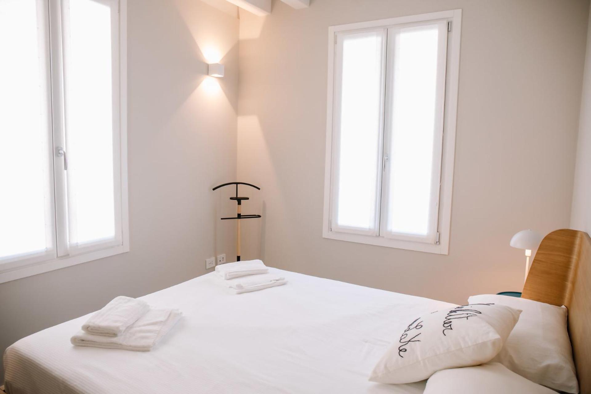 Elegant Beige Apartment - 5 Minutes From The Lake Como Eksteriør billede