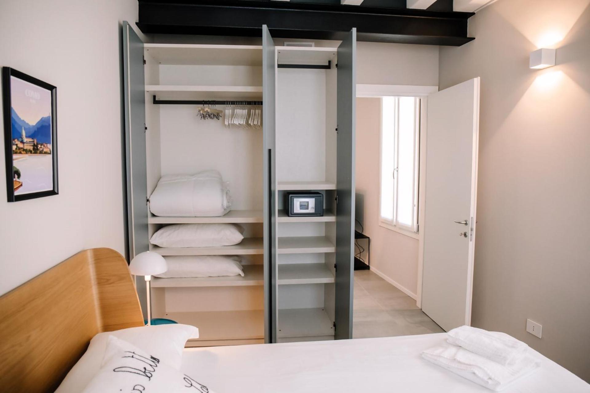 Elegant Beige Apartment - 5 Minutes From The Lake Como Eksteriør billede