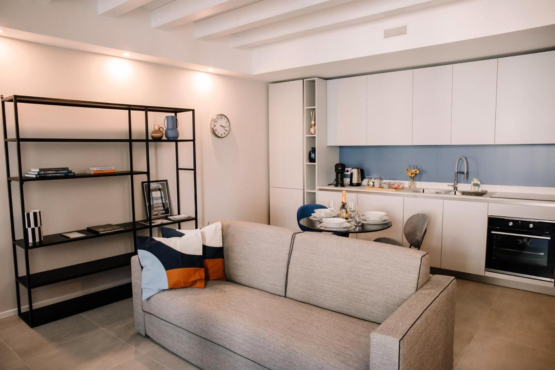 Elegant Beige Apartment - 5 Minutes From The Lake Como Eksteriør billede