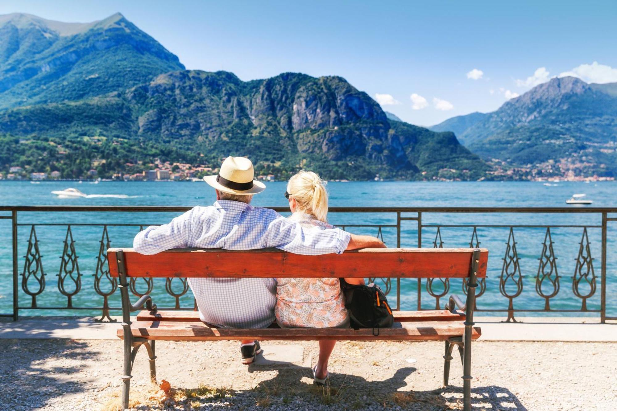 Elegant Beige Apartment - 5 Minutes From The Lake Como Eksteriør billede