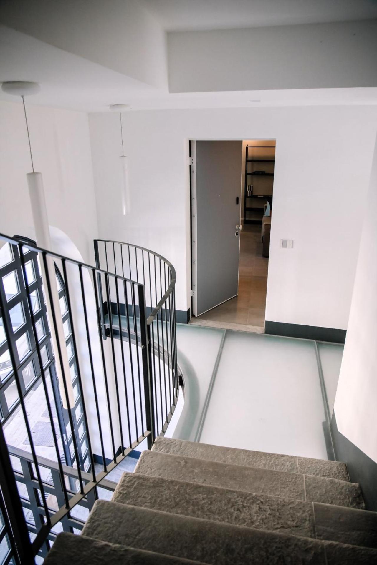 Elegant Beige Apartment - 5 Minutes From The Lake Como Eksteriør billede