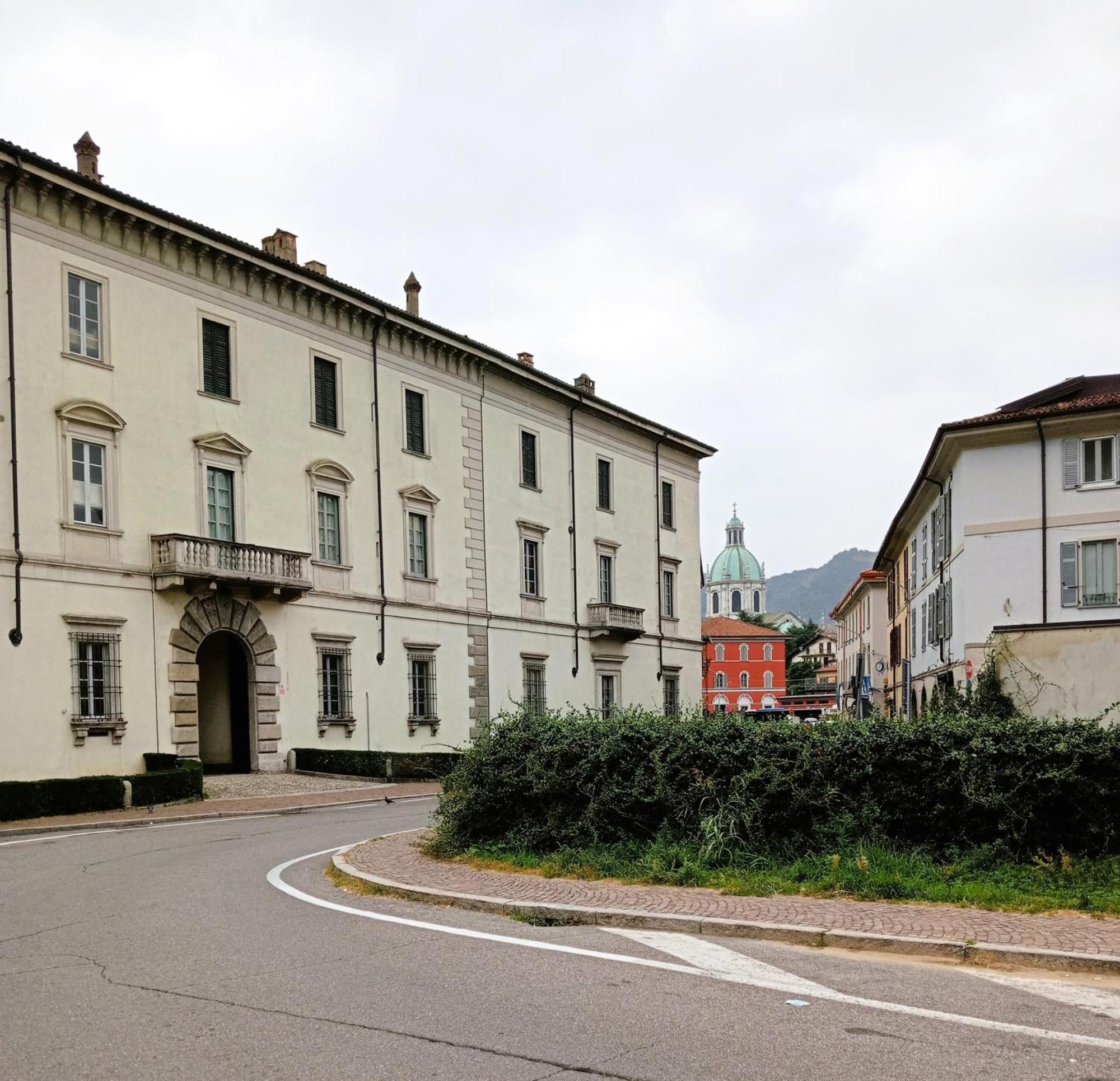 Elegant Beige Apartment - 5 Minutes From The Lake Como Eksteriør billede