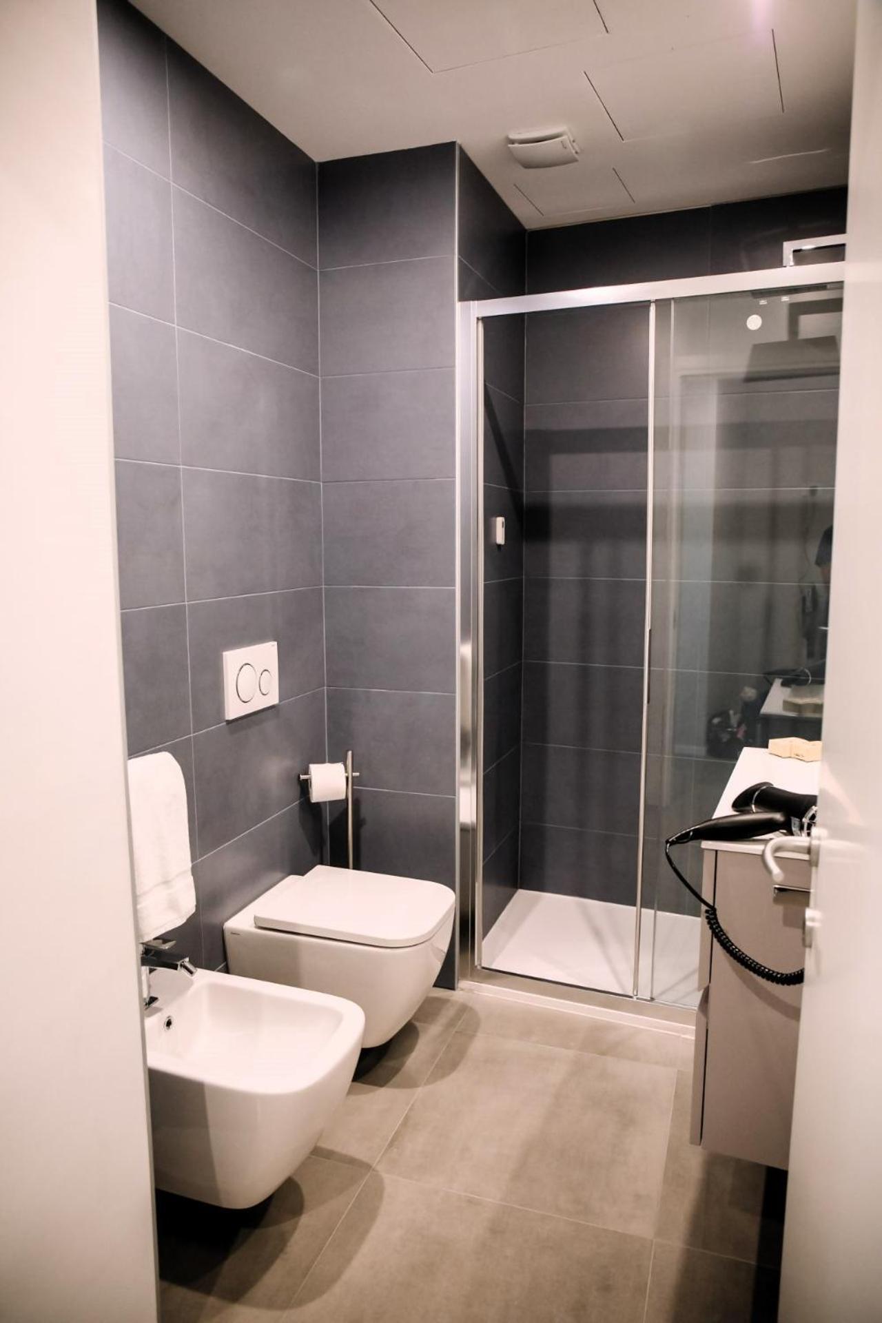 Elegant Beige Apartment - 5 Minutes From The Lake Como Eksteriør billede